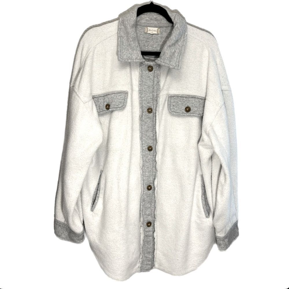 Altar’d State Women’s Oversized Shaket White Grey Trim Medium